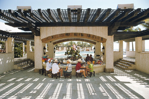 Slim Aarons 'Tres Vidas, Acapulco' di Slim Aarons, Fotografia in vendita su Singulart