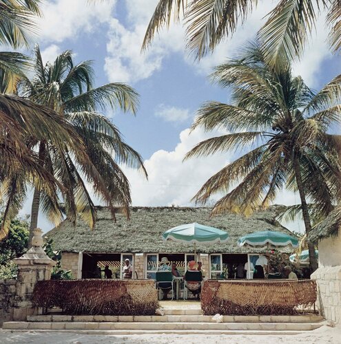 Slim Aarons 'Mill Reef Club, Antigua' di Slim Aarons, Fotografia in vendita su Singulart