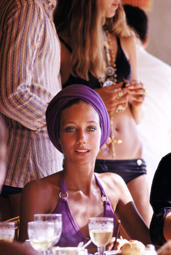 Slim Aarons 'Marisa Berenson' van Slim Aarons, Fotografie te koop op Singulart