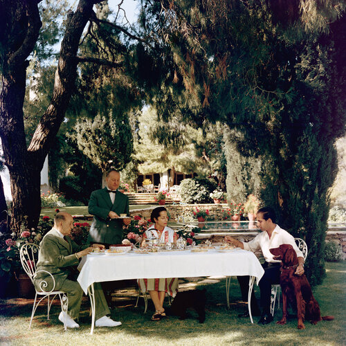 Slim Aarons 'Al Fresco Tea' par Slim Aarons, Photographie en vente sur Singulart