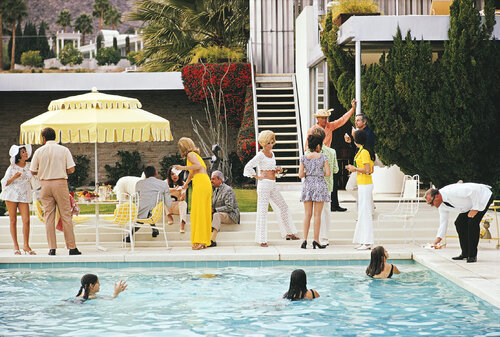 Slim Aarons 'Poolside Entertaining' van Slim Aarons, Fotografie te koop op Singulart