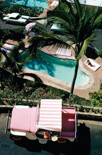 Slim Aarons 'Las Brisas' von Slim Aarons, Fotografie kaufen auf Singulart