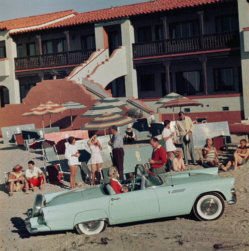 Slim Aarons 'La Jolla Beach And Tennis Club' von Slim Aarons, Fotografie kaufen auf Singulart