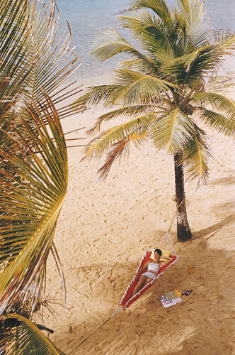 Slim Aarons 'Caribe Hilton Beach' by Slim Aarons, Photography for Sale on Singulart