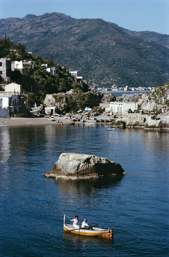 Slim Aarons 'Taormina' par Slim Aarons, Photographie en vente sur Singulart