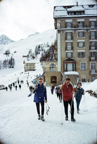 Slim Aarons 'Skiers In St. Moritz' by Slim Aarons, Photography for Sale on Singulart
