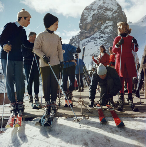 Slim Aarons 'Cortina D'Ampezzo Skiers' par Slim Aarons, Photographie en vente sur Singulart