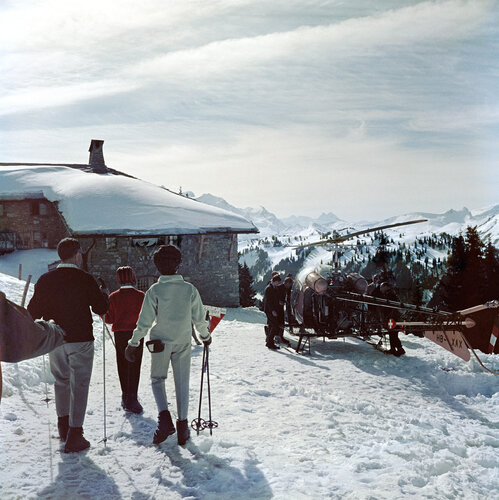 Slim Aarons 'Gstaad' par Slim Aarons, Photographie en vente sur Singulart