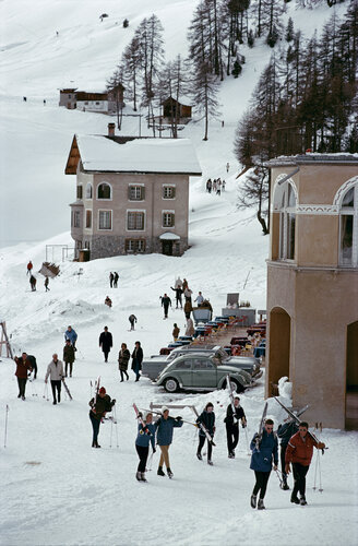 Slim Aarons 'Skiers In St. Moritz' by Slim Aarons, Photography for Sale on Singulart