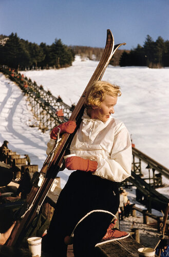 Slim Aarons 'North Conway' di Slim Aarons, Fotografia in vendita su Singulart