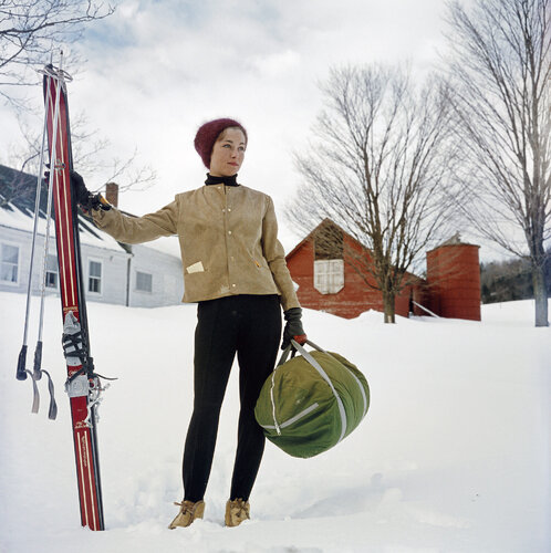 Slim Aarons 'Skiing In Stowe' van Slim Aarons, Fotografie te koop op Singulart