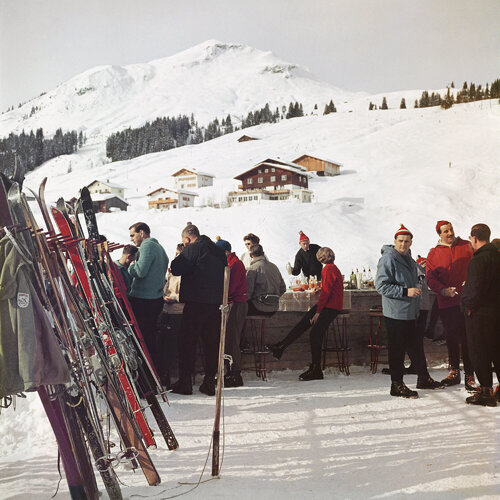 Slim Aarons 'Lech Ice Bar' par Slim Aarons, Photographie en vente sur Singulart