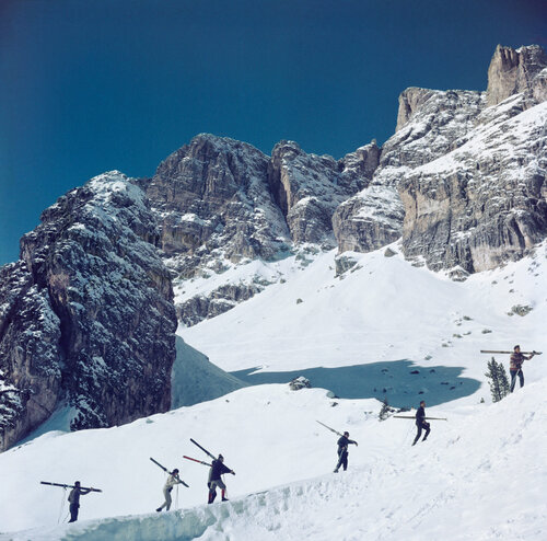 Slim Aarons 'Cortina D'Ampezzo' par Slim Aarons, Photographie en vente sur Singulart
