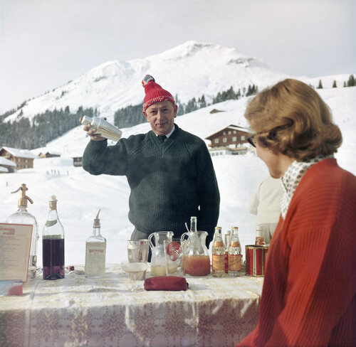 Slim Aarons 'Lech Ice Bar' di Slim Aarons, Fotografia in vendita su Singulart