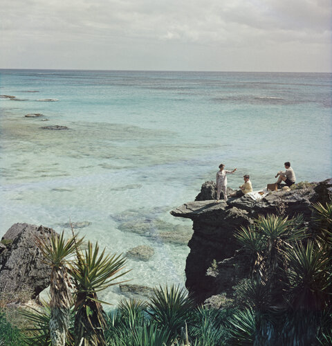 Slim Aarons 'A Nice Spot For Lunch' di Slim Aarons, Fotografia in vendita su Singulart