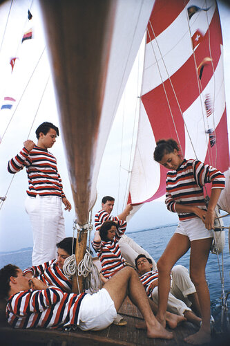 Slim Aarons 'Adriatic Sailors' di Slim Aarons, Fotografia in vendita su Singulart