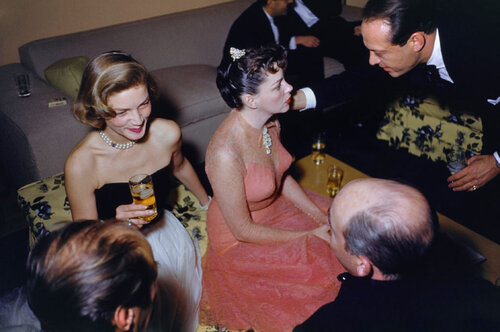 Slim Aarons 'Beverly Hills Party' di Slim Aarons, Fotografia in vendita su Singulart