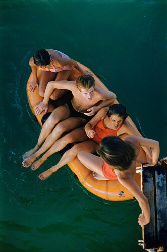 Slim Aarons 'Lido Life' di Slim Aarons, Fotografia in vendita su Singulart