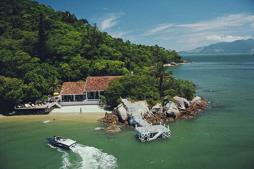 Slim Aarons 'On The Coast Of Brazil' di Slim Aarons, Fotografia in vendita su Singulart