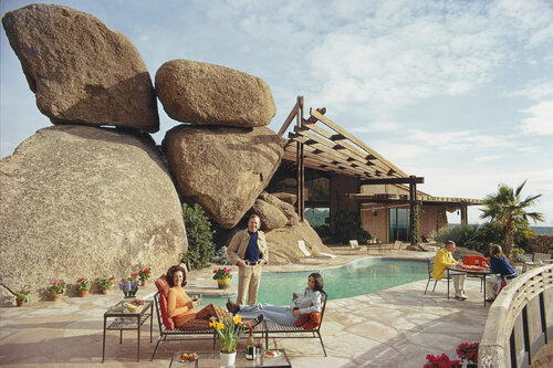 Slim Aarons 'Bouldereign' van Slim Aarons, Fotografie te koop op Singulart