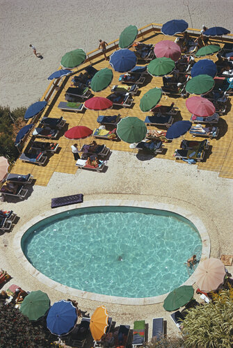 Slim Aarons 'Pool At Carvoeiro' di Slim Aarons, Fotografia in vendita su Singulart