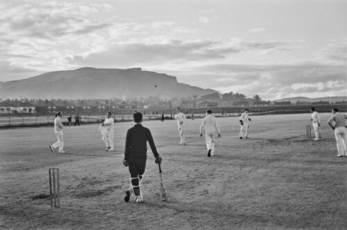 Slim Aarons 'Cricketers on the Pitch' di Slim Aarons, Fotografia in vendita su Singulart