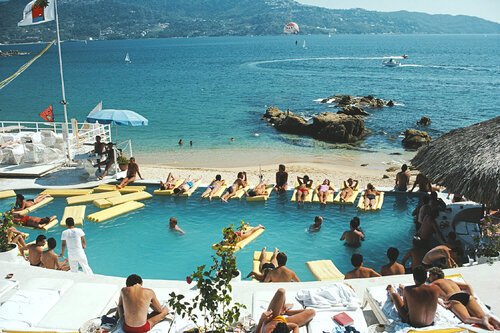 Slim Aarons 'Mazatlan Seaside' par Slim Aarons, Photographie en vente sur Singulart