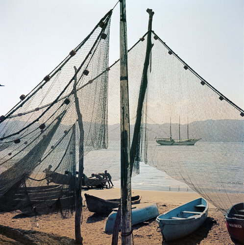 Slim Aarons 'Fishing Boats' par Slim Aarons, Photographie en vente sur Singulart