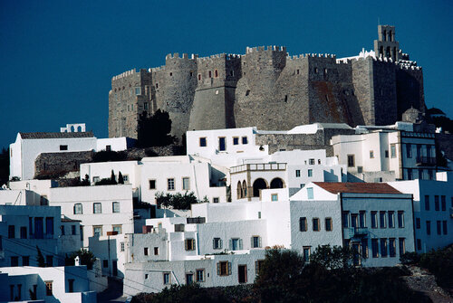 Slim Aarons 'Greek Monastery' di Slim Aarons, Fotografia in vendita su Singulart