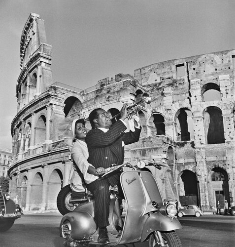 Slim Aarons 'Jazz Scooter' von Slim Aarons, Fotografie kaufen auf Singulart