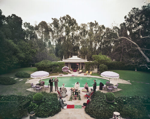Slim Aarons 'Beverly Hills Pool Party' par Slim Aarons, Photographie en vente sur Singulart