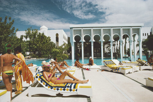 Slim Aarons 'Armando's Beach Club' par Slim Aarons, Photographie en vente sur Singulart