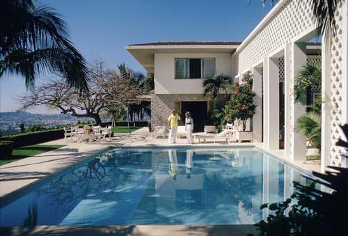 Slim Aarons 'Acapulco Pool' van Slim Aarons, Fotografie te koop op Singulart
