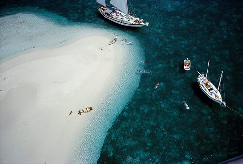Slim Aarons 'Stocking Island, Bahamas' par Slim Aarons, Photographie en vente sur Singulart