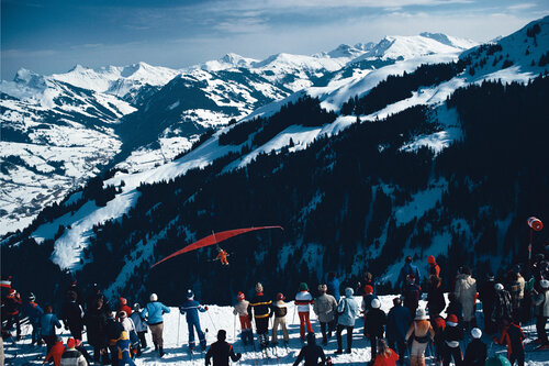 Slim Aarons 'Hang Gliding' by Slim Aarons, 사진 for Sale on Singulart