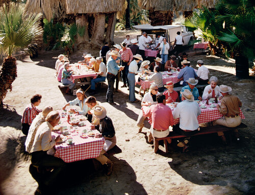 Slim Aarons 'Lunch Al Fresco' by Slim Aarons, 사진 for Sale on Singulart