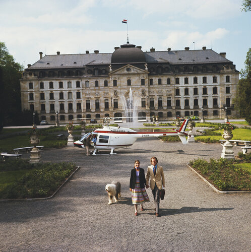 Slim Aarons 'Von Furstenbergs' van Slim Aarons, Fotografie te koop op Singulart