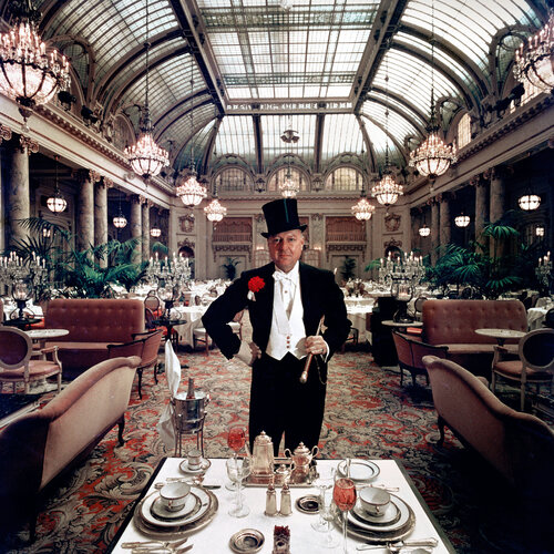 Slim Aarons 'Top People's Eatery' by Slim Aarons, Photography for Sale on Singulart