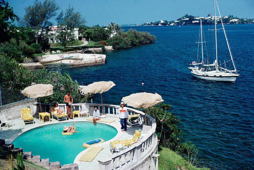 Slim Aarons 'Bermuda Idyll' van Slim Aarons, Fotografie te koop op Singulart