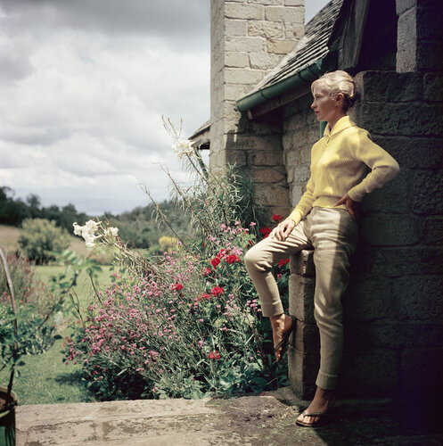 Slim Aarons 'The Mason's Estate, Kenya' par Slim Aarons, Photographie en vente sur Singulart