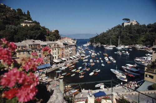 Slim Aarons 'Harbour Area, Portofino' di Slim Aarons, Fotografia in vendita su Singulart