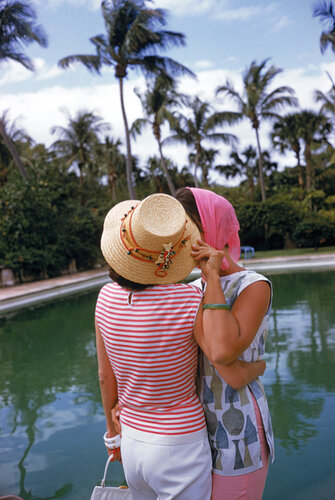 Slim Aarons 'Poolside Secrets' by Slim Aarons, Photography for Sale on Singulart