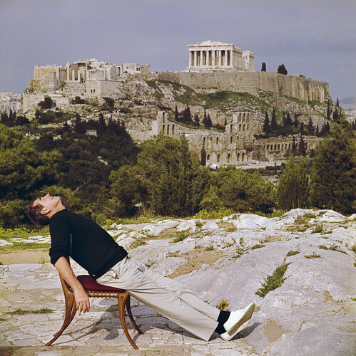 Slim Aarons 'Civilised Snooze' by Slim Aarons, 写真 for Sale on Singulart