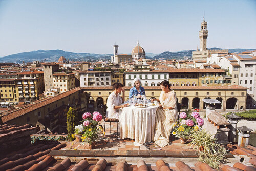 Slim Aarons 'Santa And Serena Antonelli' von Slim Aarons, Fotografie kaufen auf Singulart
