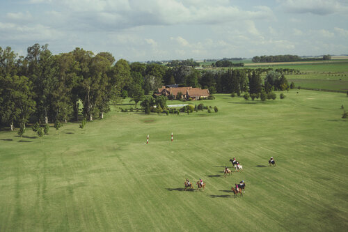 Slim Aarons 'Polo Match' par Slim Aarons, Photographie en vente sur Singulart