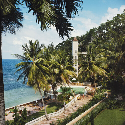Slim Aarons 'Bahamanian Hotel' by Slim Aarons, Photography for Sale on Singulart