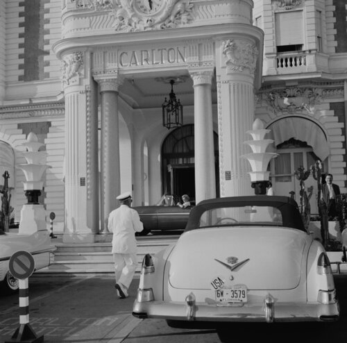 The Carlton Hotel de Slim Aarons, Fotografía a la venta en Singulart