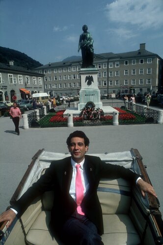 Domingo In Salzburg par Slim Aarons, Photographie en vente sur Singulart