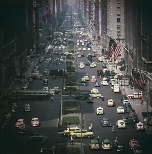 Slim Aarons 'Park Avenue' von Slim Aarons, Fotografie kaufen auf Singulart
