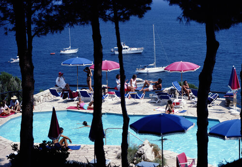 Il Pellicano Hotel, Porto Ecole, Tuscany (Slim Aarons Estate Edition) di Slim Aarons, Fotografia in vendita su Singulart